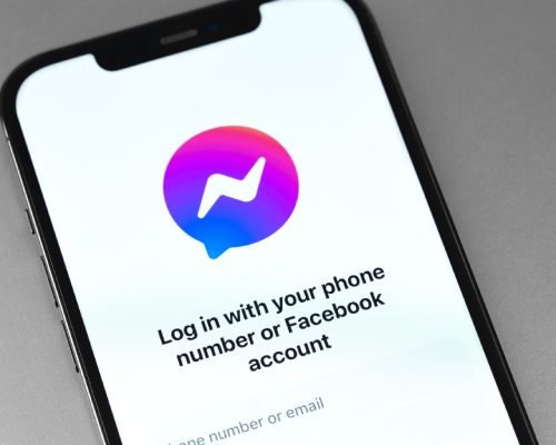 Jak sprawdzić, z kim twój chłopak rozmawia na Facebooku?