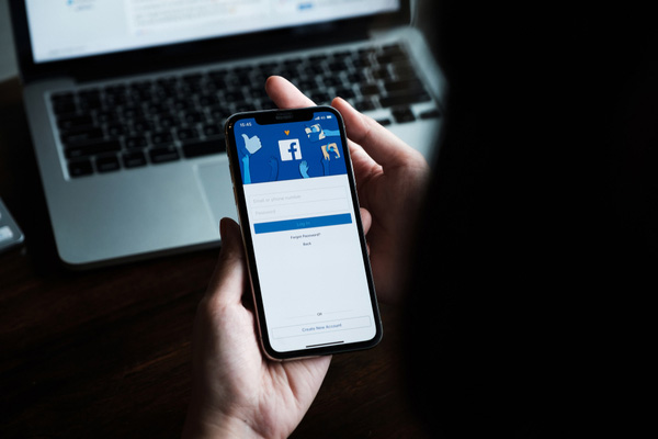 Slik ser du noens Facebook-meldinger uten å vite passordet deres